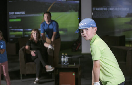Kids_playing_indoor_golf_72 dpi